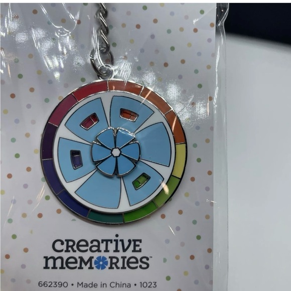 Creative Memories Color Wheel Keychain 2023 Limited Edition Brand New - Picture 5 of 9